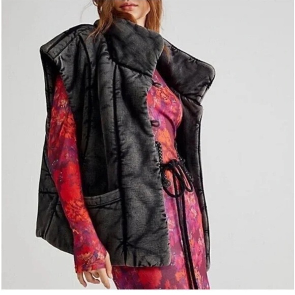 NWT We The Free Roll With Us Puffer Vest - Picture 2 of 4